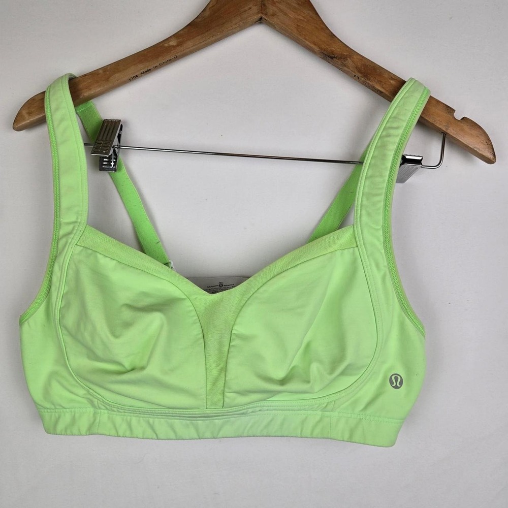 Lululemon ta ta timer zippy green sports bra Size 38C. no pads!